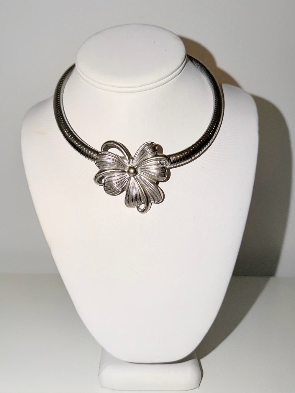 Vintage Silver-Tone Choker Necklace With Huge Flower Detail